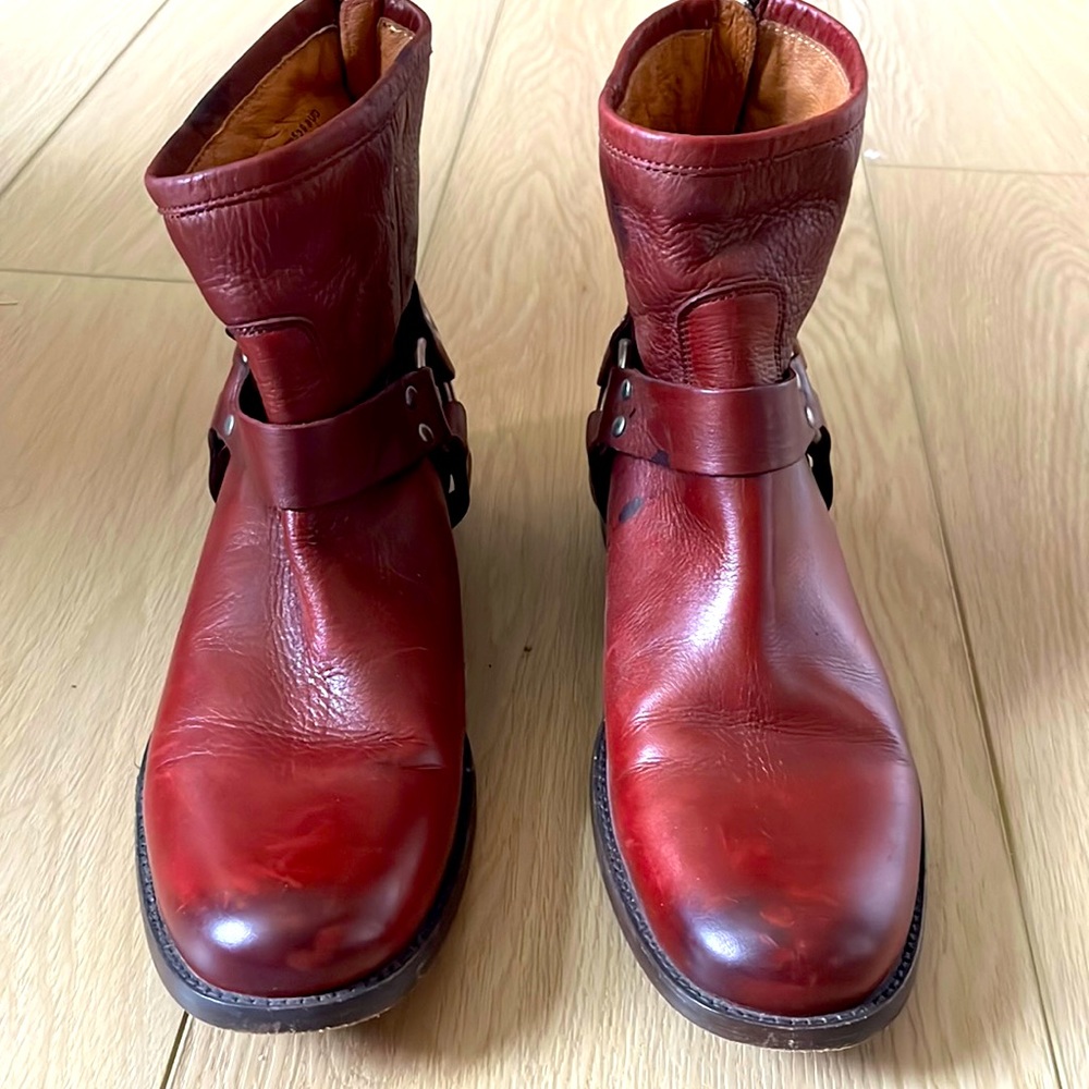 Frye Veronica boots size 9B-burgundy color with zip back